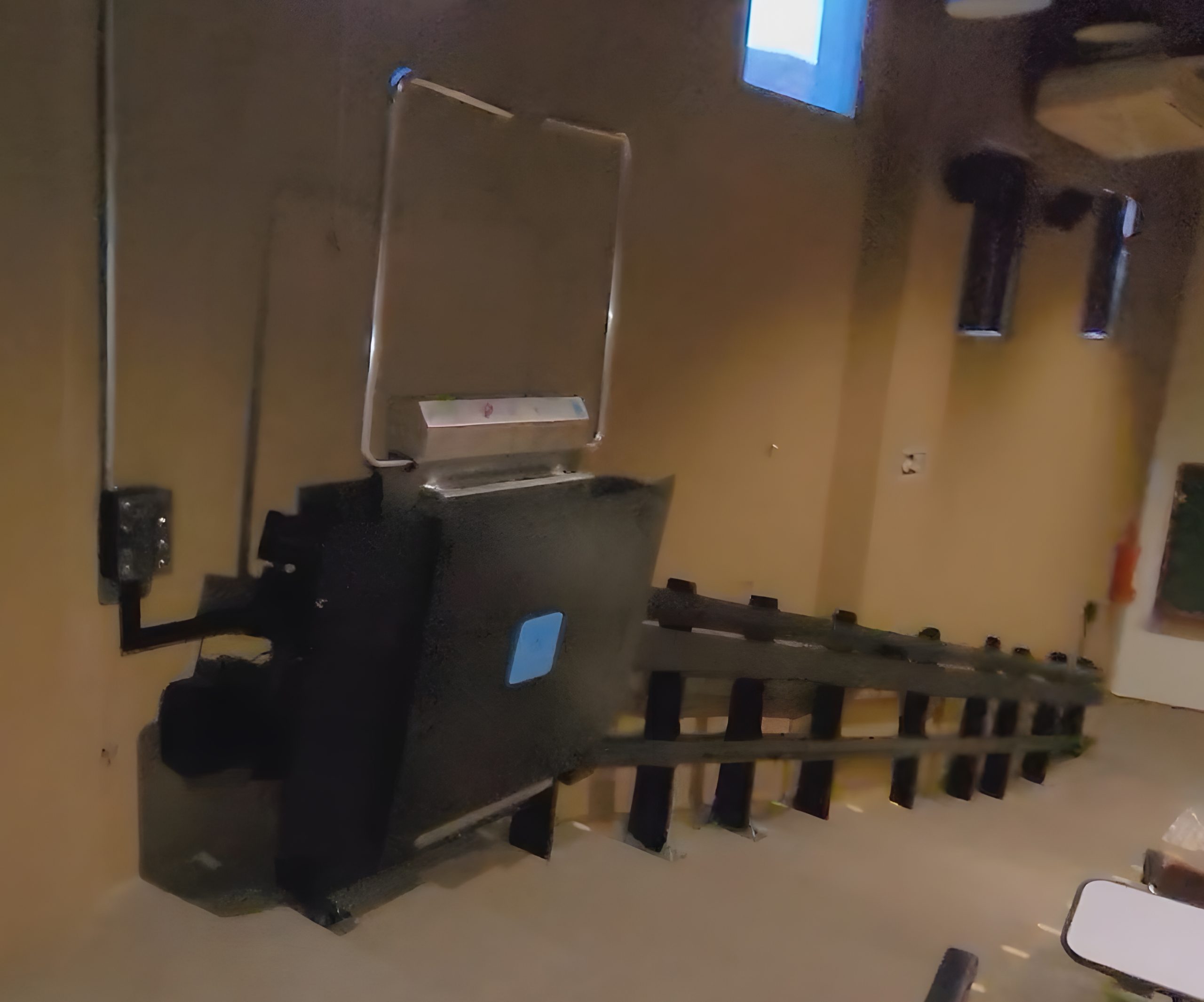 Elevador de Escadas IESAB Instalado em Teatro da Prefeitura do RJ Litle Lift Interface Thyssenkrupp